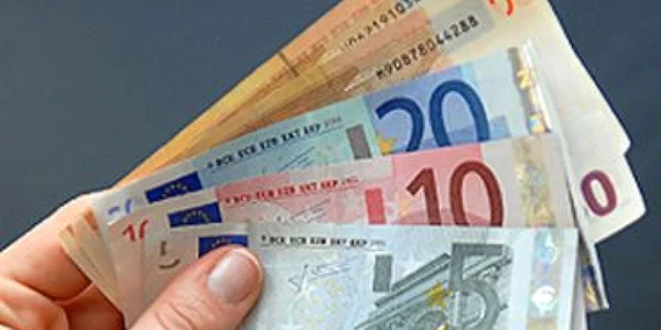 Mureş: Un bărbat a fost prădat de suma de 6.000 de euro de doi tineri