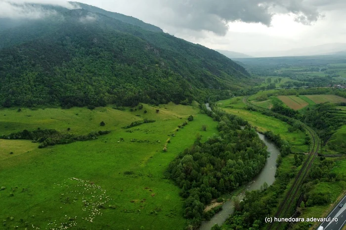 Pe valea Streiului, în Țara Hațegului. Foto: Daniel Guță