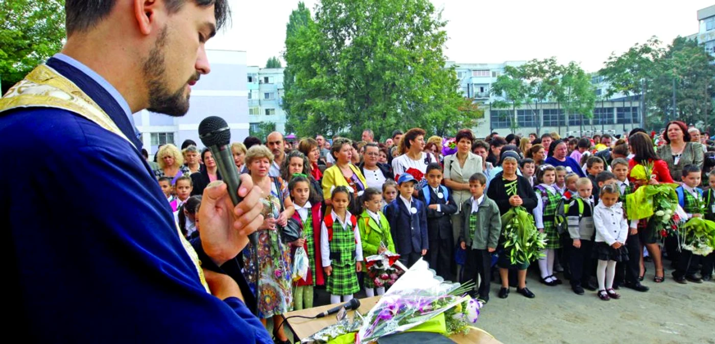 Membrii APOR vor să modifice Constituţia pentru consolidarea statutului orei de Religie FOTO Adevărul