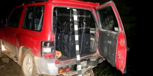 Un autoturism de teren în care se aflau ţigări de contrabandă a fost abandonat în comuna Brodina