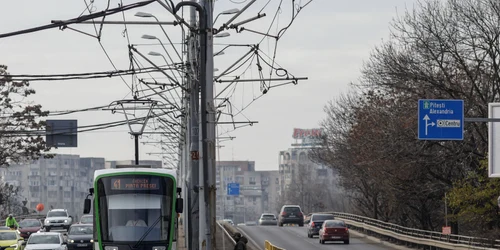 Primarul Capitalei, Nicușor Dan, și reprezentanți ai constructorului Astra Vagoane inaugurează noile tramvaie Imperio în prima zi în care au fost puse în circulație, în București. FOTO Inquam Photos / Octav Ganea
