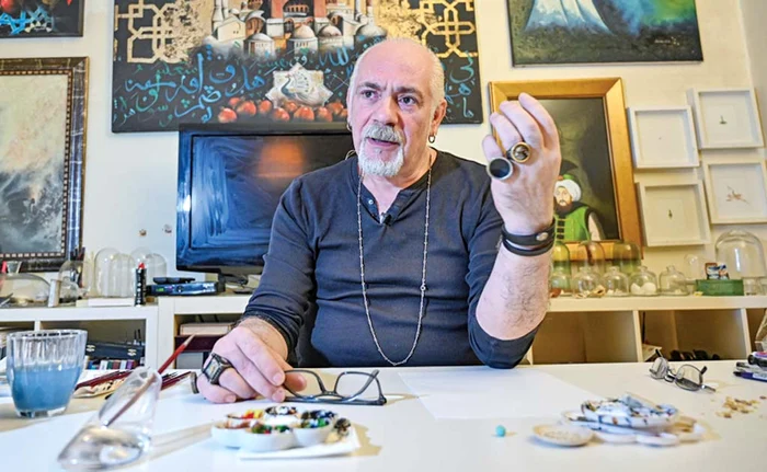 Artistul Hasan Kale a început acum 20 de ani să deseneze pe obiecte minuscule și nu s-a mai opritFoto: AFP