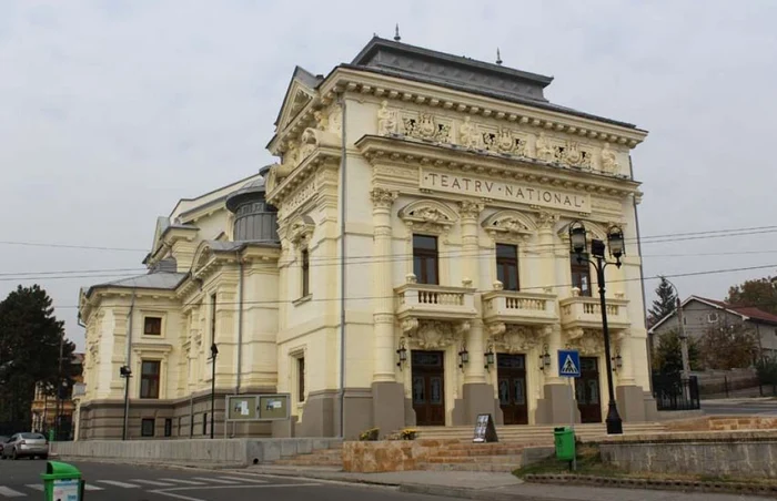 Imagine cu istoricul Teatru Naţional din Caracal  (FOTO: Mugurel Manea)