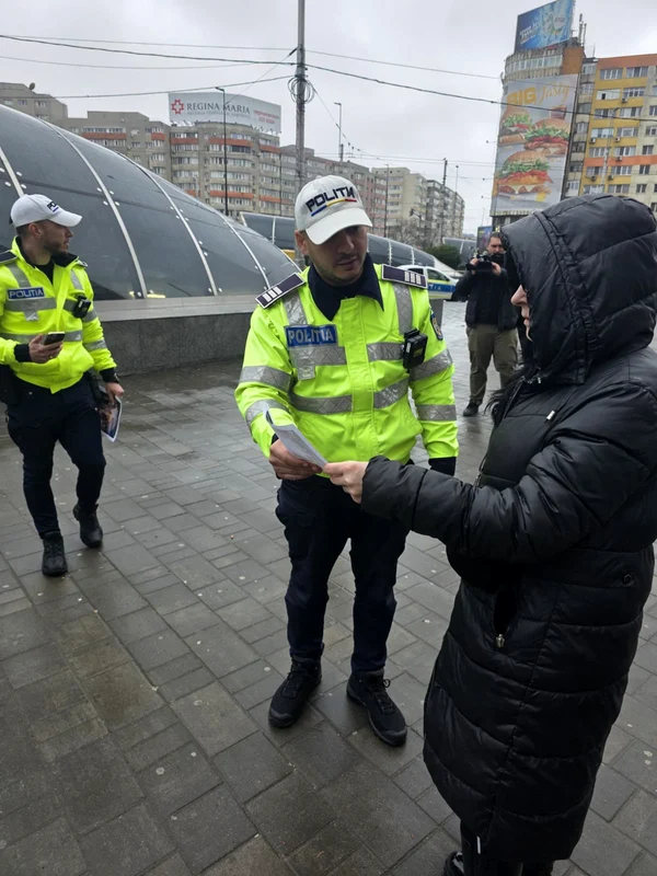 Polițiștii de la Brigada Rutieră, activitate de informare
