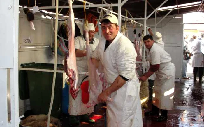Începând de marți 620 de miei au fost sacrificați la centru din Piața de Alimente nr. 2