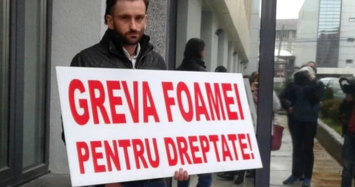 Florin Saragea face greva foamei la Parchetul Constanţa Foto Sînziana Ionescu
