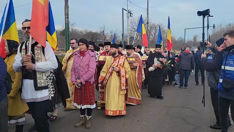 Ierarhul Teodosie conduce procesiunea de Sfântul Haralambie într-o caleașcă prin Constanța – VIDEO surprinzător