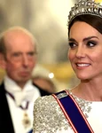 kate cu tiara jpg