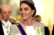 kate cu tiara jpg