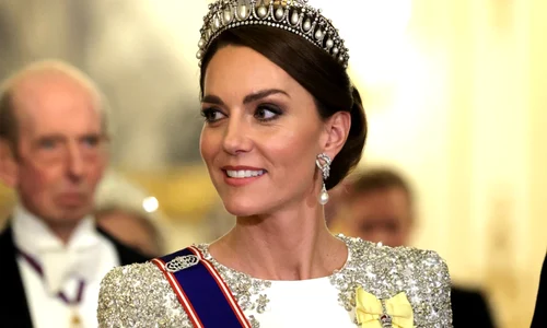kate cu tiara jpg