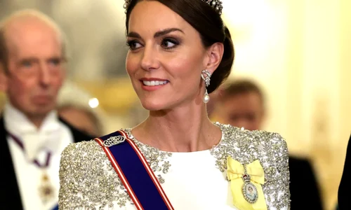 kate cu tiara jpg