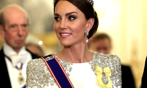 kate cu tiara jpg