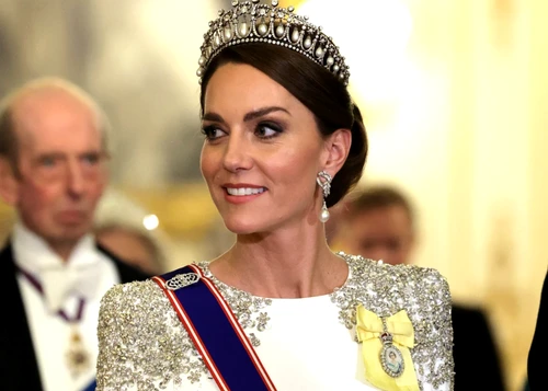 kate cu tiara jpg