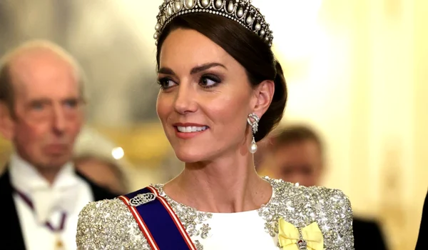 kate cu tiara jpg