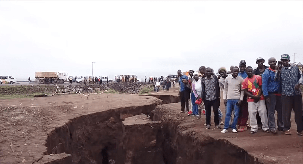 Continentul african se rupe în două - Crăpături imense pe mii de kilometri. S-ar putea forma un nou ocean