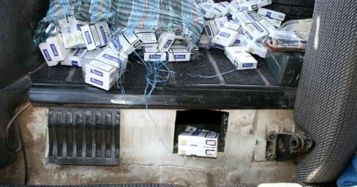 Maşina confiscată împreună cu ţigările era modificată pentru activităţi de contrabandă