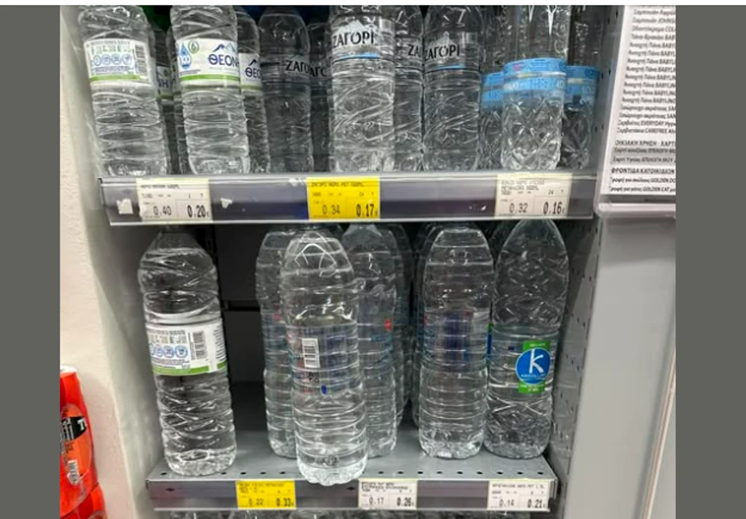 Apa plată în supermarket din Kefalonia FOTO: captura FB