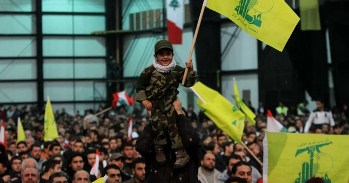 Mulţime de oameni adunată la o cuvântare a liderului Hezbollah, Hassan Nasrallah FOTO: Mediafax/AFP