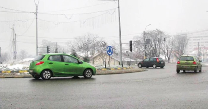 Conducătorii auto spun că rondurile din intersecţii îi ajută să circule mai lejer