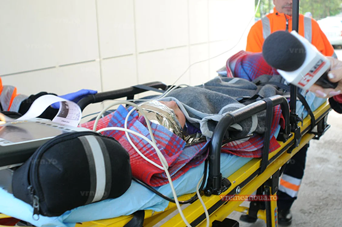 
    Micuţa Adina se află acum în grija medicilor de la spitalul din VasluiFoto: vremeanoua.ro  