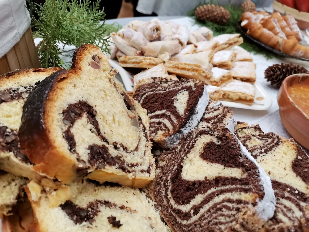 Cu ce să stropești cozonacii după ce i-ai scos din cuptor!
