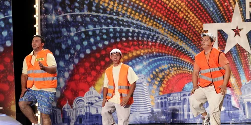 Cei trei tineri mureşeni de etnie romă au impresionat juriul şi publicul la "Românii au talent"