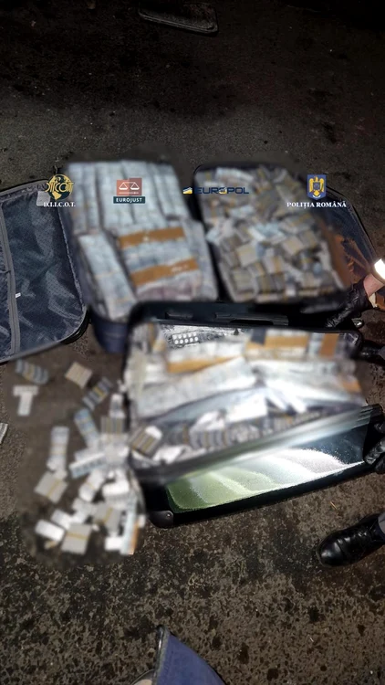 Mii de comprimate și alte bunuri au fost confiscate la perchezitii. FOTO DIICOT