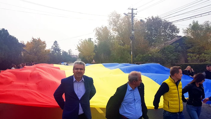 Șeful filialei a fost demis FOTO Facebook Cristian Achiței (stânga)