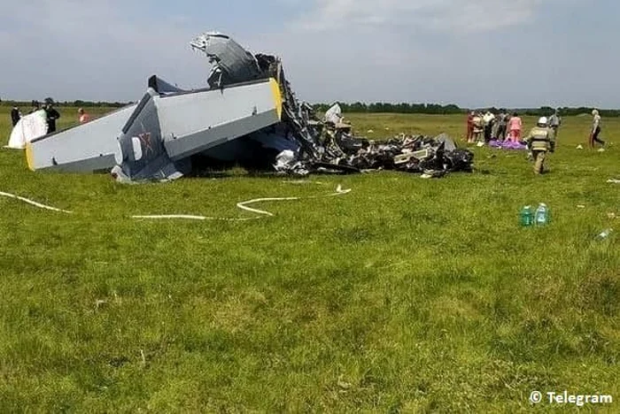 Un avion bimotor de tip L-410 s-a prăbuşit sâmbătă în Rusia în regiunea Kemerovo din sud-vestul Siberiei. Foto Twitter