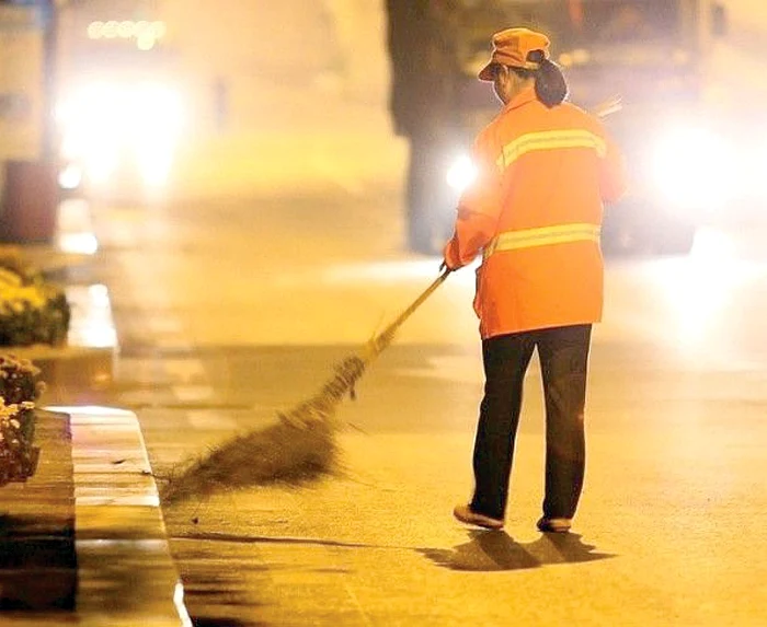 
    Şase tinere din Târgu-Jiu vor face muncă în folosul comunităţii, pentru că nu şi-au plătit amenzile. Femeile au acumulat amenzi neplătite, pentru prostituție, de 40.000 de leiFoto: glasul-hd.ro  