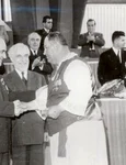 Înmânarea de ordine şi medalii cu prilejul încheierii cooperativizării agriculturii, la 5 martie 1962 (©  „Fototeca online a comunismului românesc”, cota: 4/1962)  