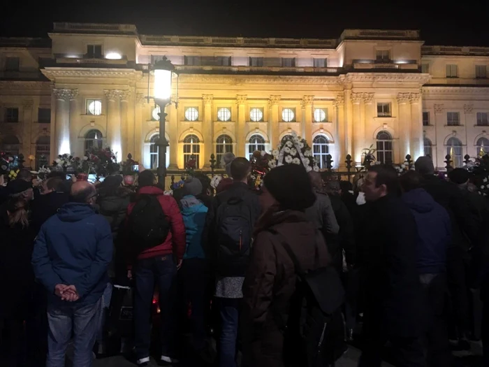 Oameni la Palatul Regal FOTO Alexandra Serban
