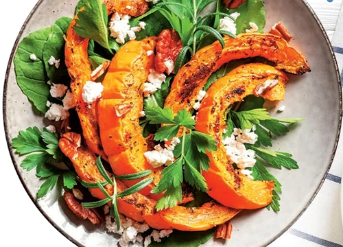 salata cu dovleac copt ssi nuci pecan jpg