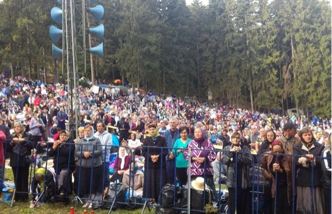 
    Oamenii au ascultat Sfânta Liturghie  