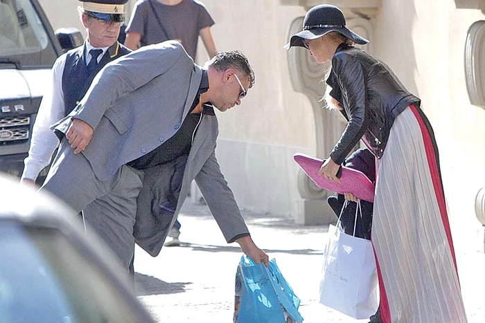 A ieşit ca “pomul de Crăciun” din magazin...