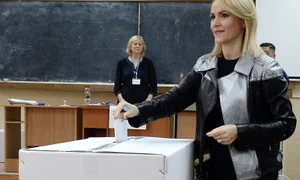 Gabriela Firea a ales o ținută rock pentru vizita la secția de votare jpeg