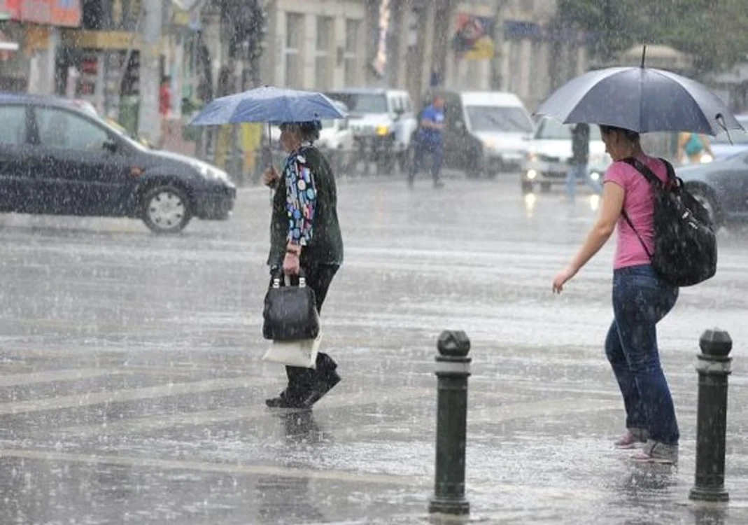 Va ploua în averse cu tunete și fulgerefoto: arhiva Click!
