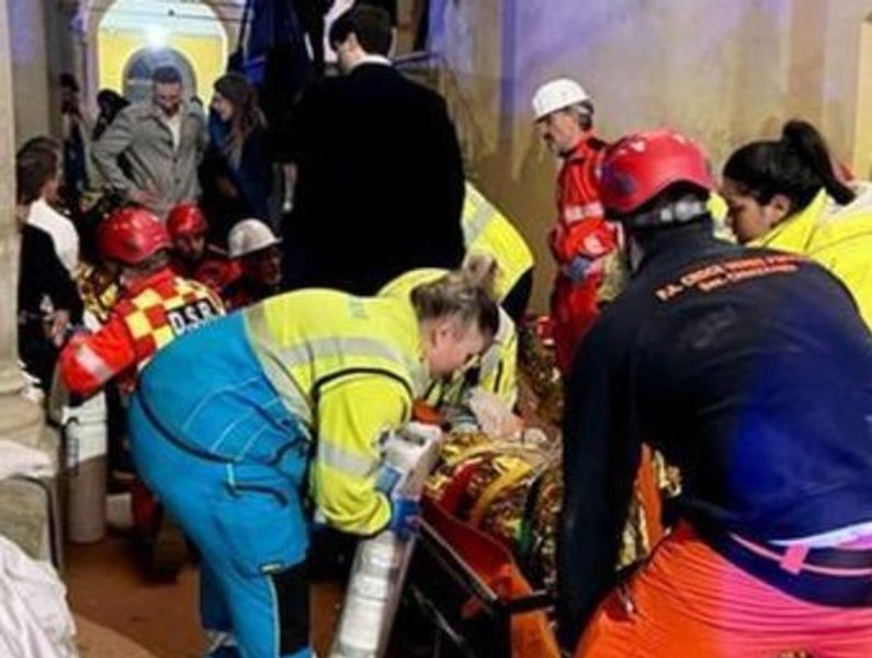 Zeci de oameni au fost răniți la o nuntă din Italia, după ce podeaua restaurantului s-a prăbușit 