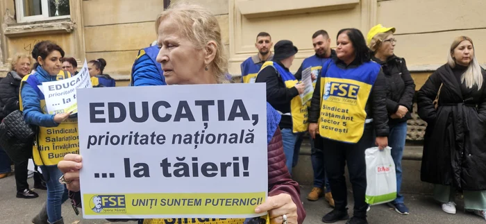 Federația „Spiru Haret” și FSLI protestează în fața Ministerului Educației. Foto: FSE Spiru Haret