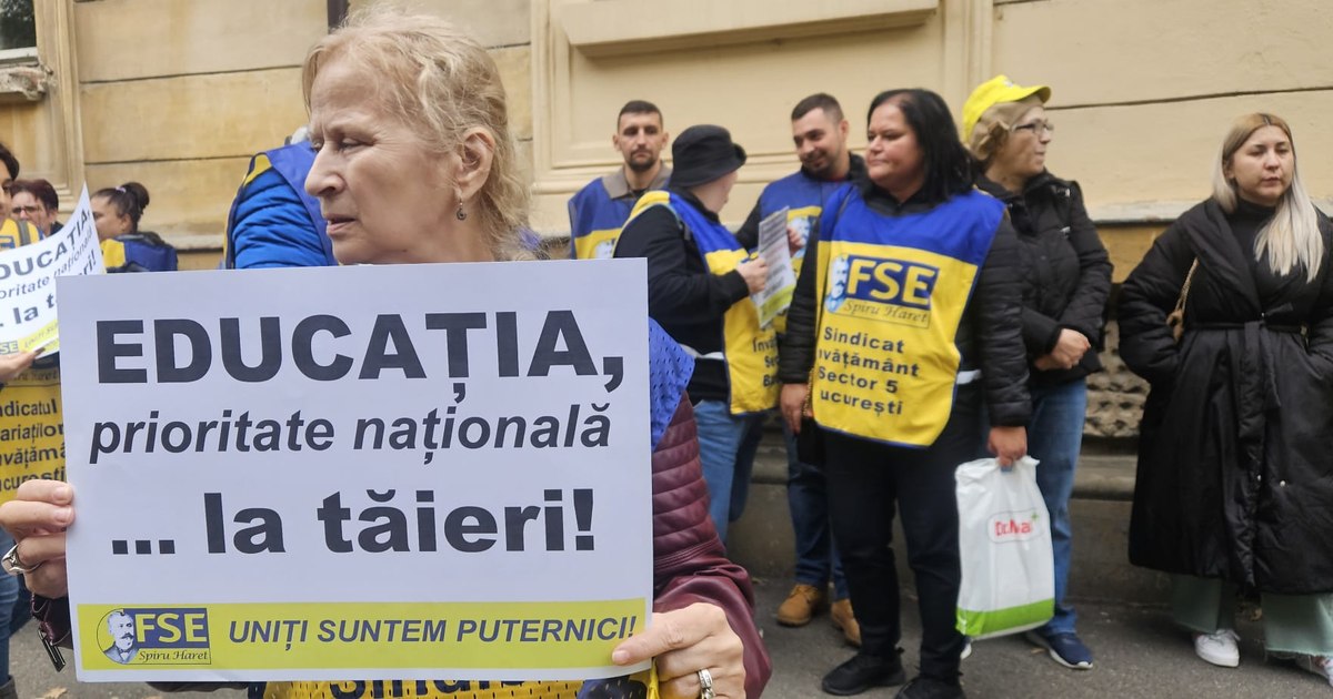 Sindicaliștii din educație au pichetat Ministerul condus de Daniel David. Profesorii cer abrogarea Legii 141/2025 și respect pentru munca din școli