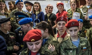 Tineri ruşi primesc premii la competiţii de educaţie patriotică FOTO captură New York Times