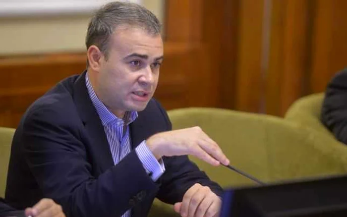 Darius Vâlcov, ministrul Finanţelor, pregăteşte împreună cu băncile o soluţie pentru românii cu credite în franci elveţieni FOTO Adevărul