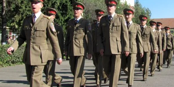 Studenţii au defilat, în deschiderea anului universitar