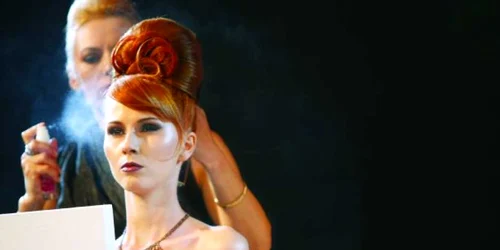 Coafură de ocazie realizată de stilista Ioana Dobre