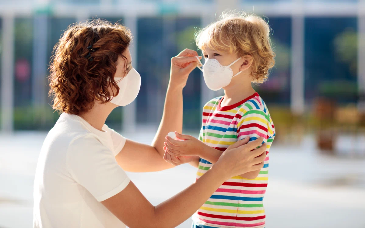 
    Pentru copiii cu vârsta până la 16 ani care prezintă manifestări gastro-intestinale neasociate cu alimentaţia, se poate suspecta infecţia cu SARS-CoV-2foto: Shutterstock  