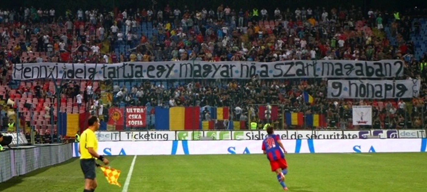 Bannerul jignitor afişat de tribuna stelistă
