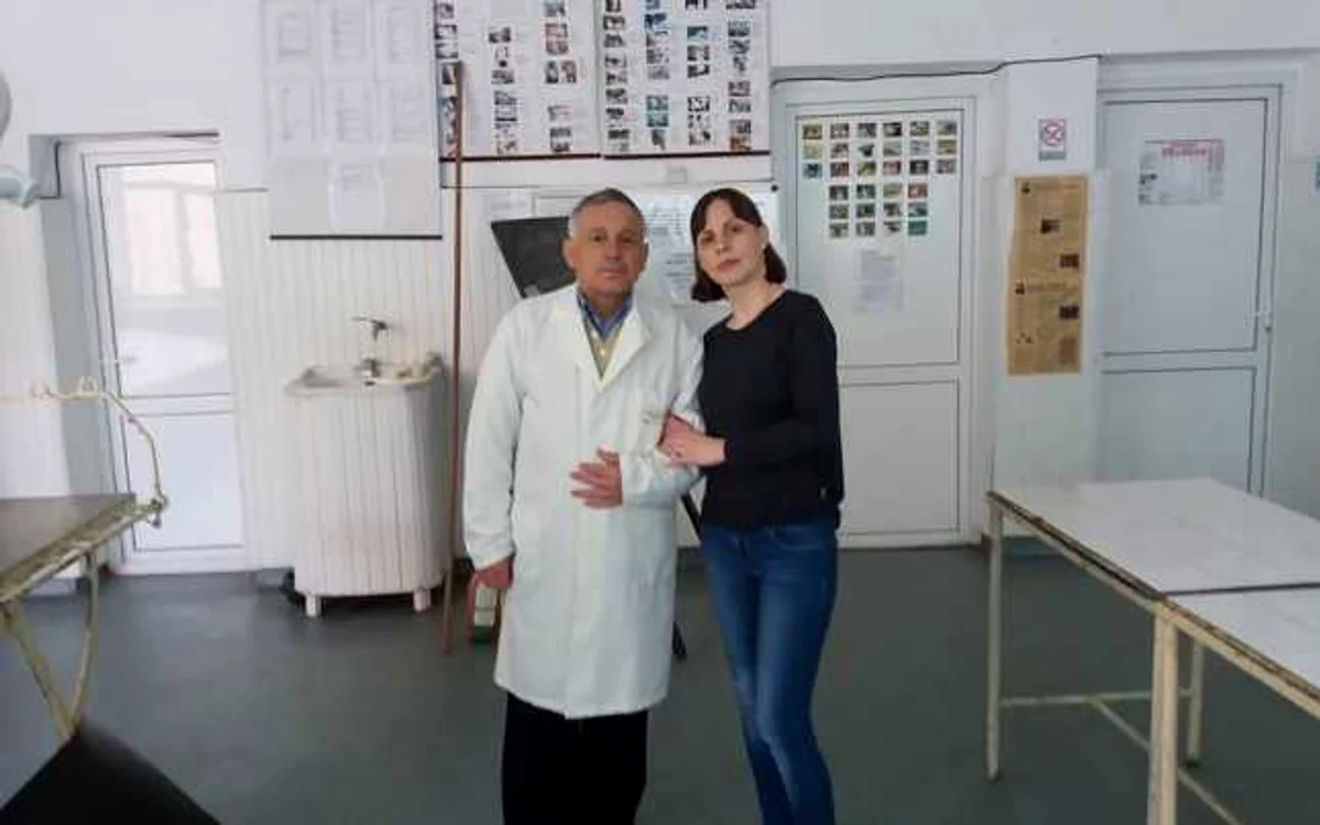 Alături de fiică, în clinica la care visa încă de pe băncile facultăţii. FOTO: Facebook Dinu Stefan