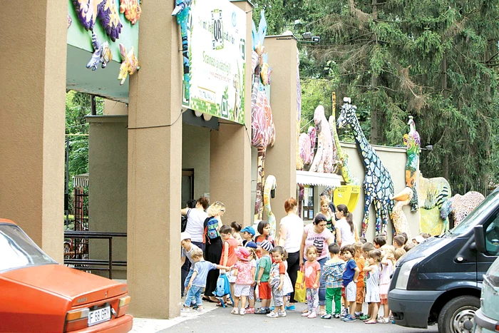 La poarta Grădinii Zoologice s-a format coadă încă de la ora 10.30