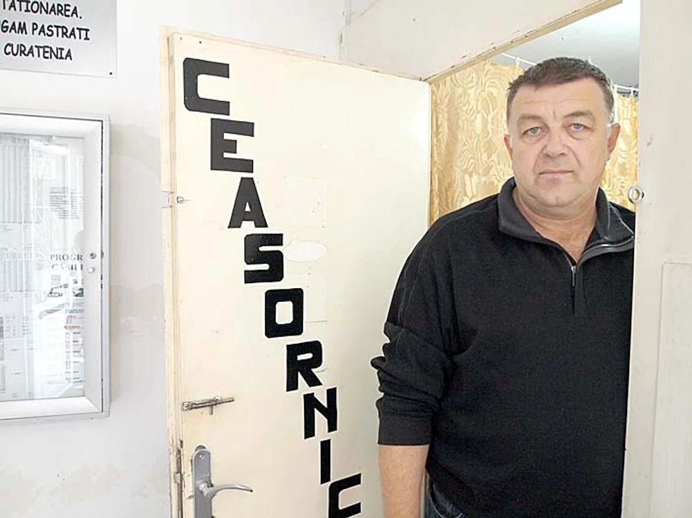 Ceasornicarul  practică această  meserie de la 16 ani