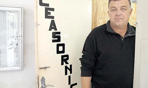 Ceasornicarul  practică această  meserie de la 16 ani jpeg